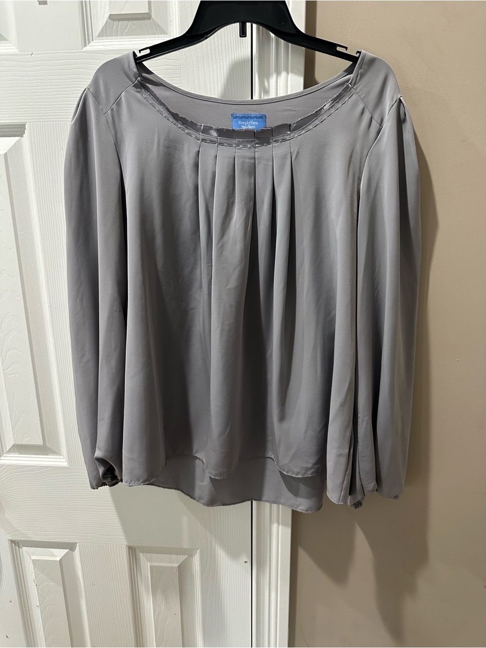Simply Vera Vera Wang Light Gray Pleated Long Sleeve Blouse